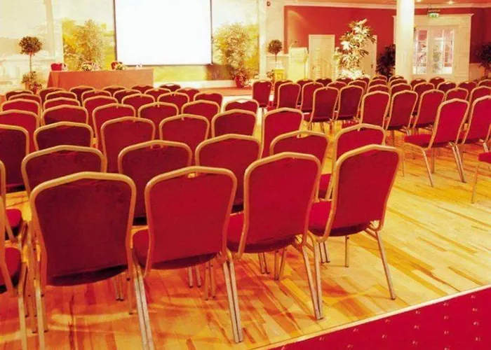 Southern & Leisure Centre Отель